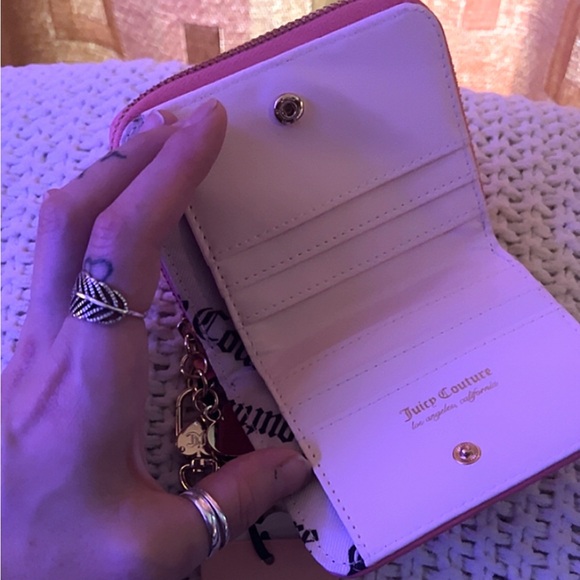 Juicy Couture ; Strawberries { EXCLUSIVE }  “PINK LEMONADE” COLLECTION WALLET- - Picture 14 of 14